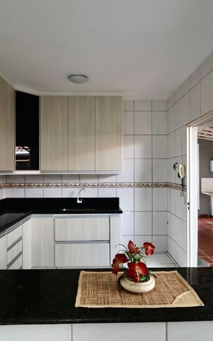 Casa à venda com 321m², 4 quartos e 5 vagas Casa à venda com 321m², 4 quartos e 5 vagasCozinha