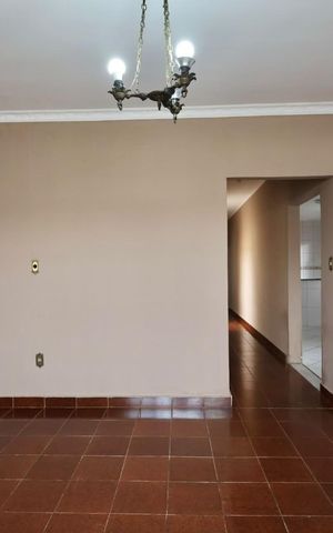 Casa à venda com 321m², 4 quartos e 5 vagas Casa à venda com 321m², 4 quartos e 5 vagasSala