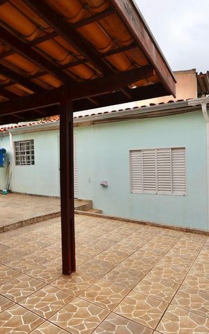 Casa à venda com 321m², 4 quartos e 5 vagas Casa à venda com 321m², 4 quartos e 5 vagasQuintal