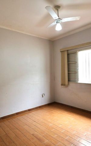 Casa à venda com 321m², 4 quartos e 5 vagas Casa à venda com 321m², 4 quartos e 5 vagasQuarto 3