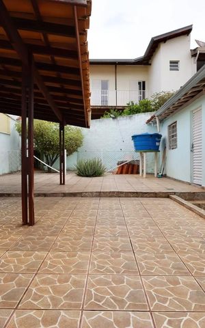 Casa à venda com 321m², 4 quartos e 5 vagas Casa à venda com 321m², 4 quartos e 5 vagasQuintal