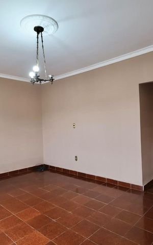 Casa à venda com 321m², 4 quartos e 5 vagas Casa à venda com 321m², 4 quartos e 5 vagasSala