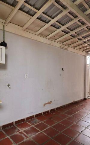 Casa à venda com 321m², 4 quartos e 5 vagas Casa à venda com 321m², 4 quartos e 5 vagasGaragem