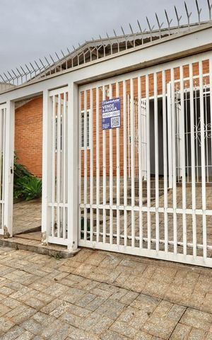 Casa à venda com 321m², 4 quartos e 5 vagas Casa à venda com 321m², 4 quartos e 5 vagasFachada