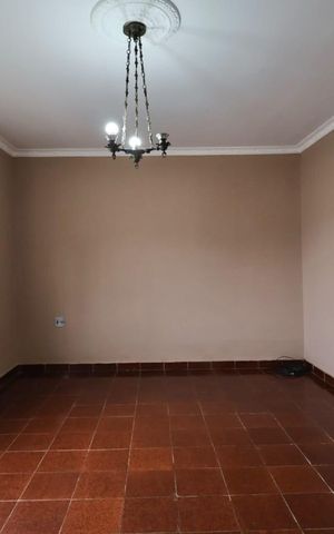 Casa à venda com 321m², 4 quartos e 5 vagas Casa à venda com 321m², 4 quartos e 5 vagasSala