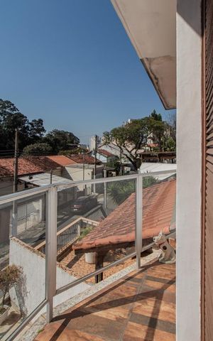 Casa à venda com 252m², 3 quartos e 3 vagas Casa à venda com 252m², 3 quartos e 3 vagasSuíte 1 - Varanda