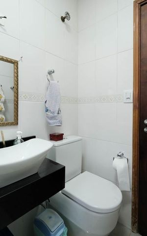 Casa à venda com 143m², 2 quartos e 2 vagasBanheiro 1