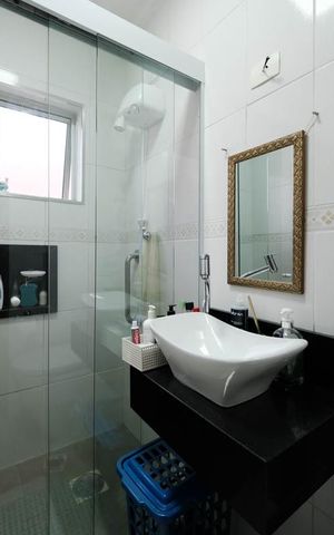 Casa à venda com 143m², 2 quartos e 2 vagasBanheiro 1