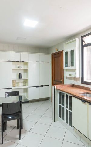 Apartamento à venda com 159m², 3 quartos e 2 vagasCozinha