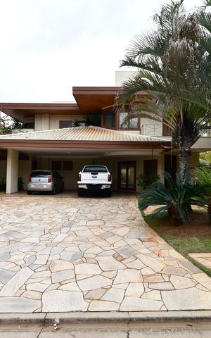 Casa de condomínio para alugar com 470m², 4 quartos e 4 vagasFachada