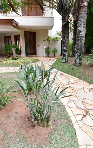 Casa de condomínio para alugar com 470m², 4 quartos e 4 vagasEntrada