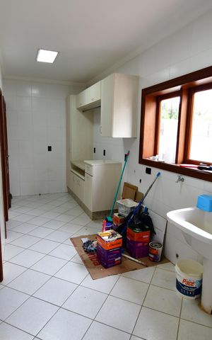 Casa de condomínio para alugar com 470m², 4 quartos e 4 vagasÁrea de Serviço