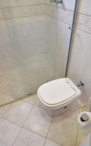Casa de condomínio para alugar com 470m², 4 quartos e 4 vagasBanheiro Suíte