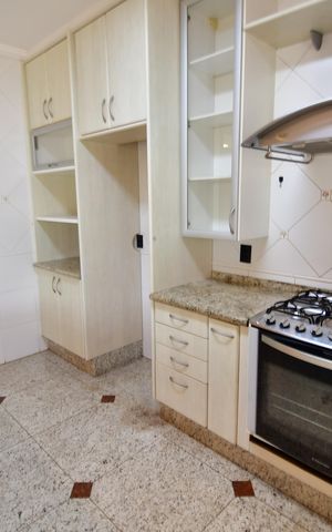 Casa de condomínio para alugar com 470m², 4 quartos e 4 vagasCozinha