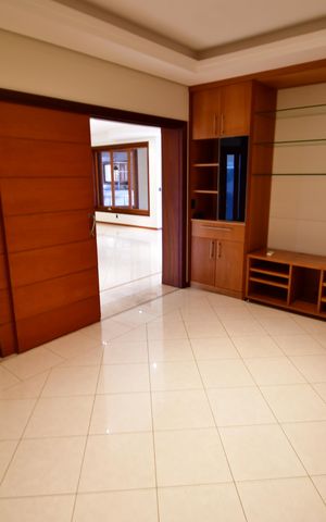 Casa de condomínio para alugar com 470m², 4 quartos e 4 vagasSala de TV