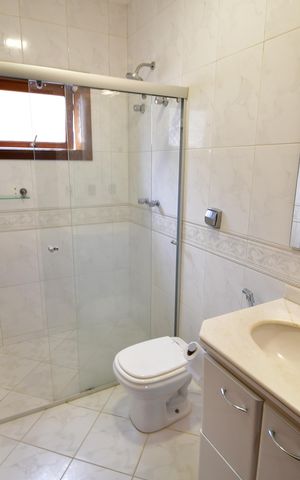 Casa de condomínio para alugar com 470m², 4 quartos e 4 vagasBanheiro Suíte