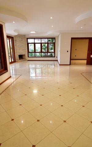 Casa de condomínio para alugar com 470m², 4 quartos e 4 vagasSala