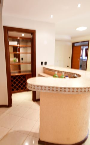 Casa de condomínio para alugar com 470m², 4 quartos e 4 vagasSala