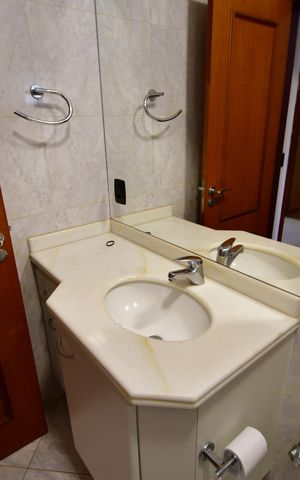 Casa de condomínio para alugar com 470m², 4 quartos e 4 vagasBanheiro Suíte