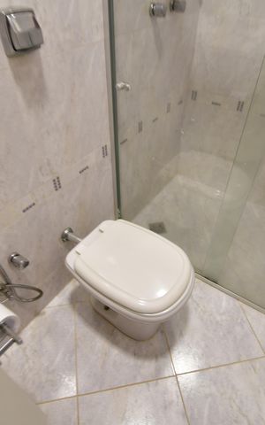 Casa de condomínio para alugar com 470m², 4 quartos e 4 vagasBanheiro Suíte