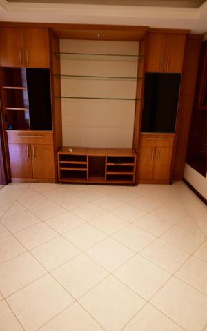 Casa de condomínio para alugar com 470m², 4 quartos e 4 vagasSala de TV