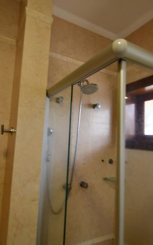 Casa de condomínio para alugar com 470m², 4 quartos e 4 vagasBanheiro Suíte