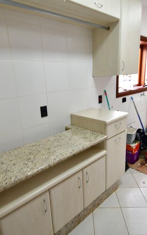 Casa de condomínio para alugar com 470m², 4 quartos e 4 vagasÁrea de Serviço