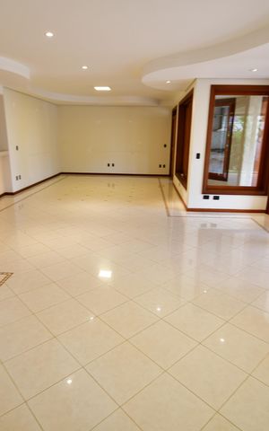 Casa de condomínio para alugar com 470m², 4 quartos e 4 vagasSala