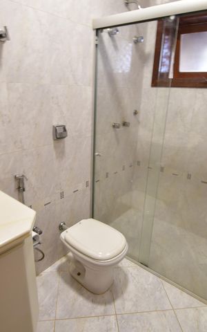 Casa de condomínio para alugar com 470m², 4 quartos e 4 vagasBanheiro Suíte