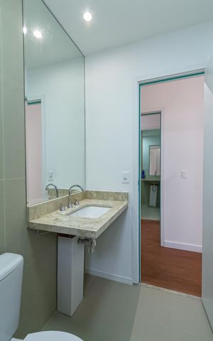 Apartamento à venda com 76m², 2 quartos e 2 vagas Apartamento à venda com 76m², 2 quartos e 2 vagasBanheiro da Suíte