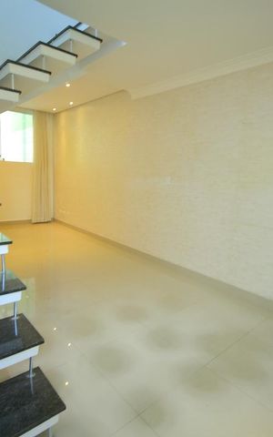 Casa para alugar com 127m², 3 quartos e 2 vagasSala