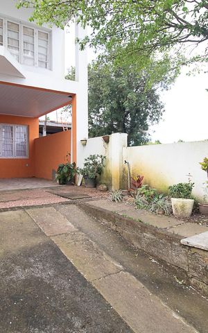 Casa à venda com 145m², 2 quartos e 2 vagasFachada