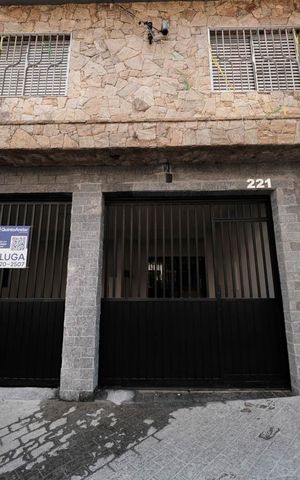 Casa para alugar com 85m², 2 quartos e 1 vagaFachada