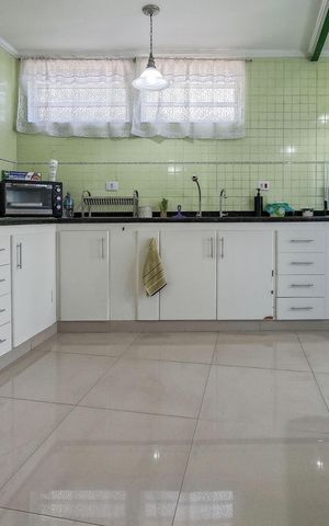 Casa para alugar com 214m², 3 quartos e 2 vagas Casa para alugar com 214m², 3 quartos e 2 vagasCozinha 1
