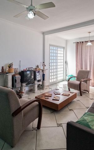 Casa para alugar com 214m², 3 quartos e 2 vagas Casa para alugar com 214m², 3 quartos e 2 vagasSala