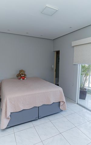 Casa à venda com 406m², 6 quartos e 4 vagas Casa à venda com 406m², 6 quartos e 4 vagasQuarto 1