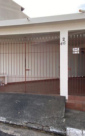 Casa para alugar com 142m², 3 quartos e 1 vagaFachada
