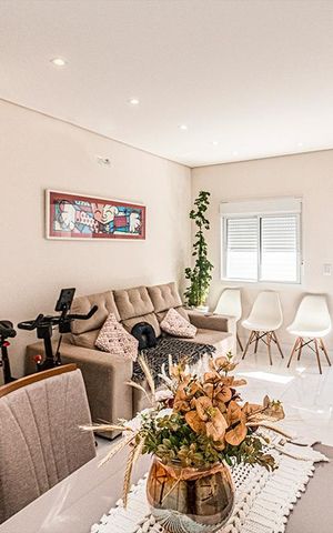 Casa à venda com 93m², 2 quartos e 2 vagas Casa à venda com 93m², 2 quartos e 2 vagasSala