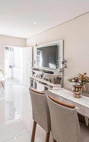 Casa à venda com 93m², 2 quartos e 2 vagas Casa à venda com 93m², 2 quartos e 2 vagasSala