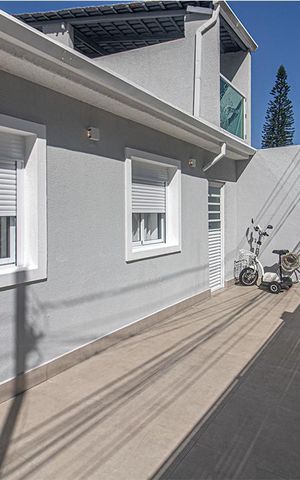Casa à venda com 93m², 2 quartos e 2 vagas Casa à venda com 93m², 2 quartos e 2 vagasÁrea externa