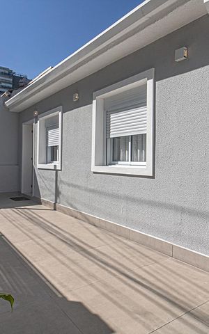 Casa à venda com 93m², 2 quartos e 2 vagas Casa à venda com 93m², 2 quartos e 2 vagasÁrea externa
