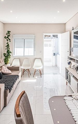 Casa à venda com 93m², 2 quartos e 2 vagas Casa à venda com 93m², 2 quartos e 2 vagasSala