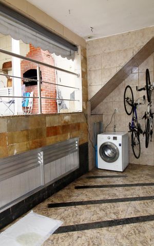 Casa à venda com 317m², 4 quartos e 3 vagasÁrea de Serviço