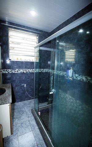 Casa à venda com 317m², 4 quartos e 3 vagasBanheiro Social