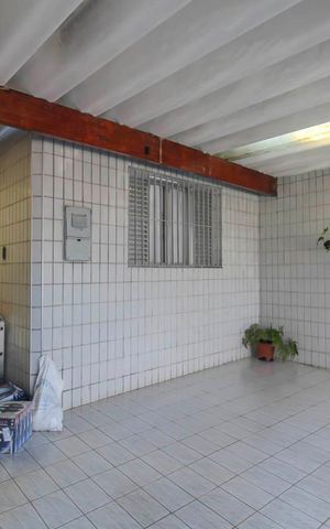 Casa à venda com 140m², 2 quartos e 2 vagas Casa à venda com 140m², 2 quartos e 2 vagasGaragem