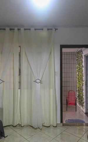 Casa à venda com 140m², 2 quartos e 2 vagas Casa à venda com 140m², 2 quartos e 2 vagasSala