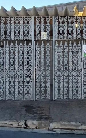 Casa à venda com 140m², 2 quartos e 2 vagas