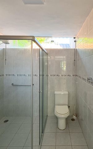 Casa à venda com 354m², 3 quartos e 4 vagas Casa à venda com 354m², 3 quartos e 4 vagasBanheiro - Suíte