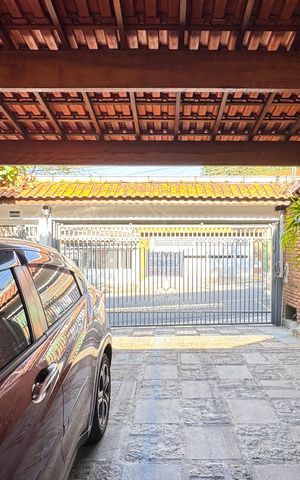 Casa à venda com 354m², 3 quartos e 4 vagas Casa à venda com 354m², 3 quartos e 4 vagasGaragem
