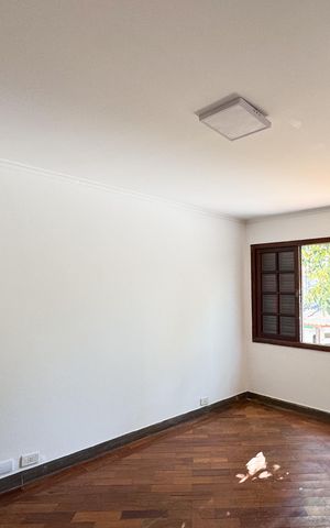 Casa à venda com 354m², 3 quartos e 4 vagas Casa à venda com 354m², 3 quartos e 4 vagasSuíte